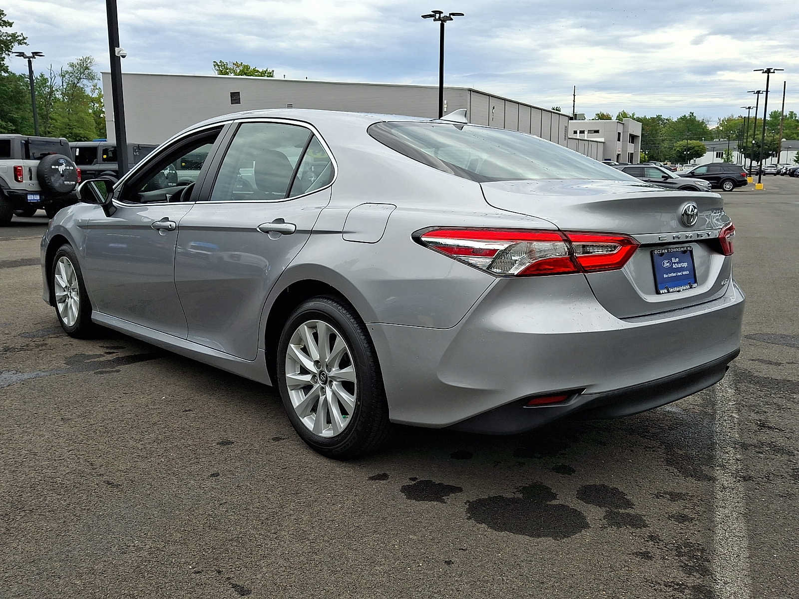 Used 2019 Toyota Camry LE FWD image 4