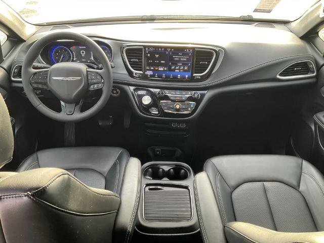 Used 2024 Chrysler Pacifica Touring-L w/ S Appearance Package image 12