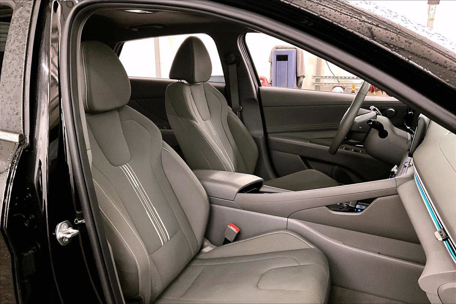 Used 2024 Hyundai Elantra SEL w/ Convenience Package image 7