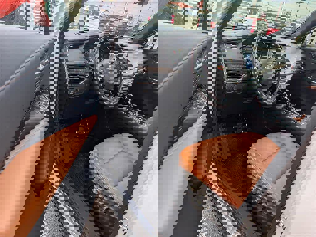 Used 2023 Cadillac XT4 Sport image 6