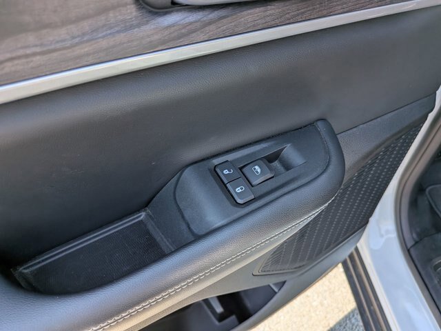Used 2023 Jeep Grand Cherokee Limited w/ Luxury Tech Group II AWD/4WD image 28