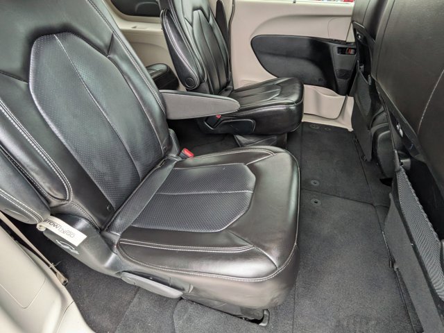 Used 2023 Chrysler Pacifica Touring-L FWD image 27
