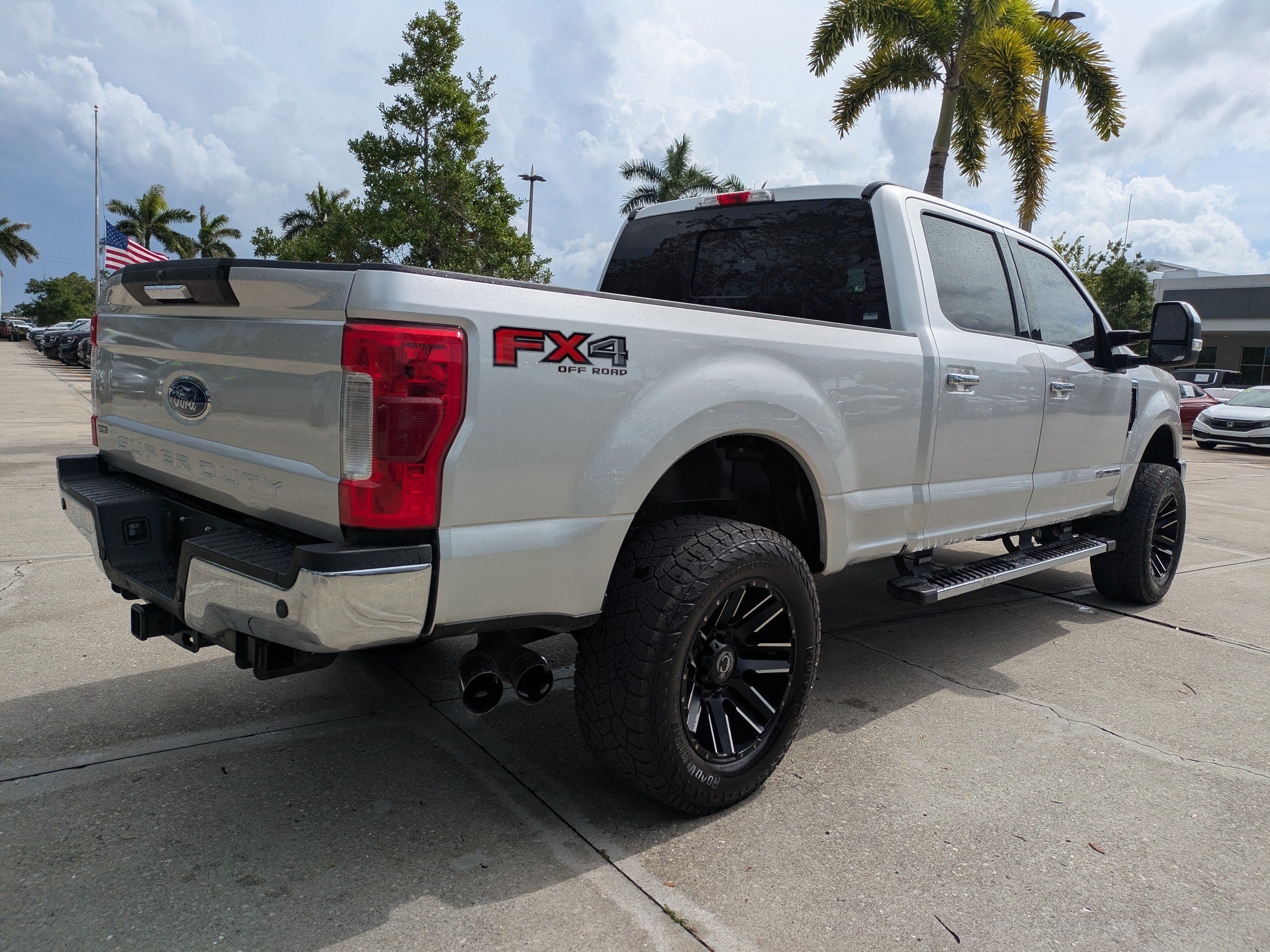 Certified 2019 Ford F350 XLT w/ XLT Premium Package AWD/4WD image 4