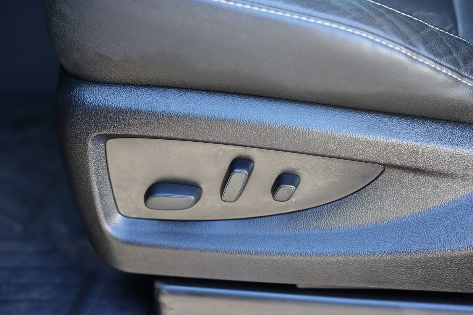 Used 2018 Chevrolet Silverado 1500 LTZ Z71 w/ LTZ Plus Package image 16