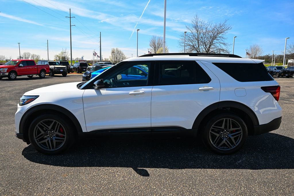 Certified 2025 Ford Explorer ST AWD/4WD image 8
