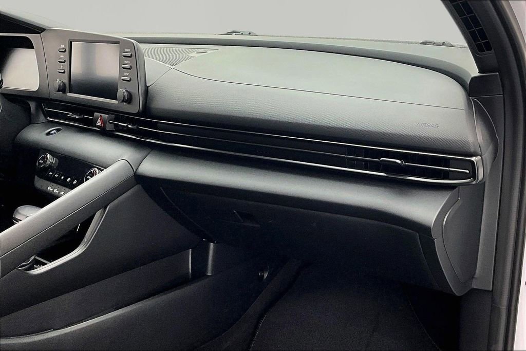 Used 2025 Hyundai Elantra Sport FWD image 17