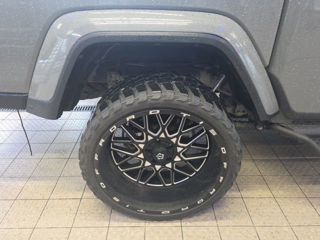 Used 2021 Jeep Gladiator Willys image 11