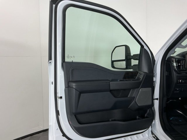 Certified 2025 Ford F450 Lariat w/ FX4 Off-Road Package image 15