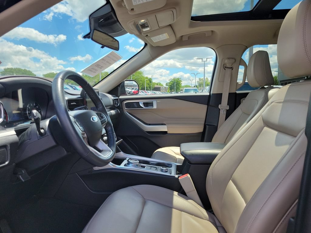 Certified 2022 Ford Explorer XLT w/ Equipment Group 202A AWD/4WD image 18