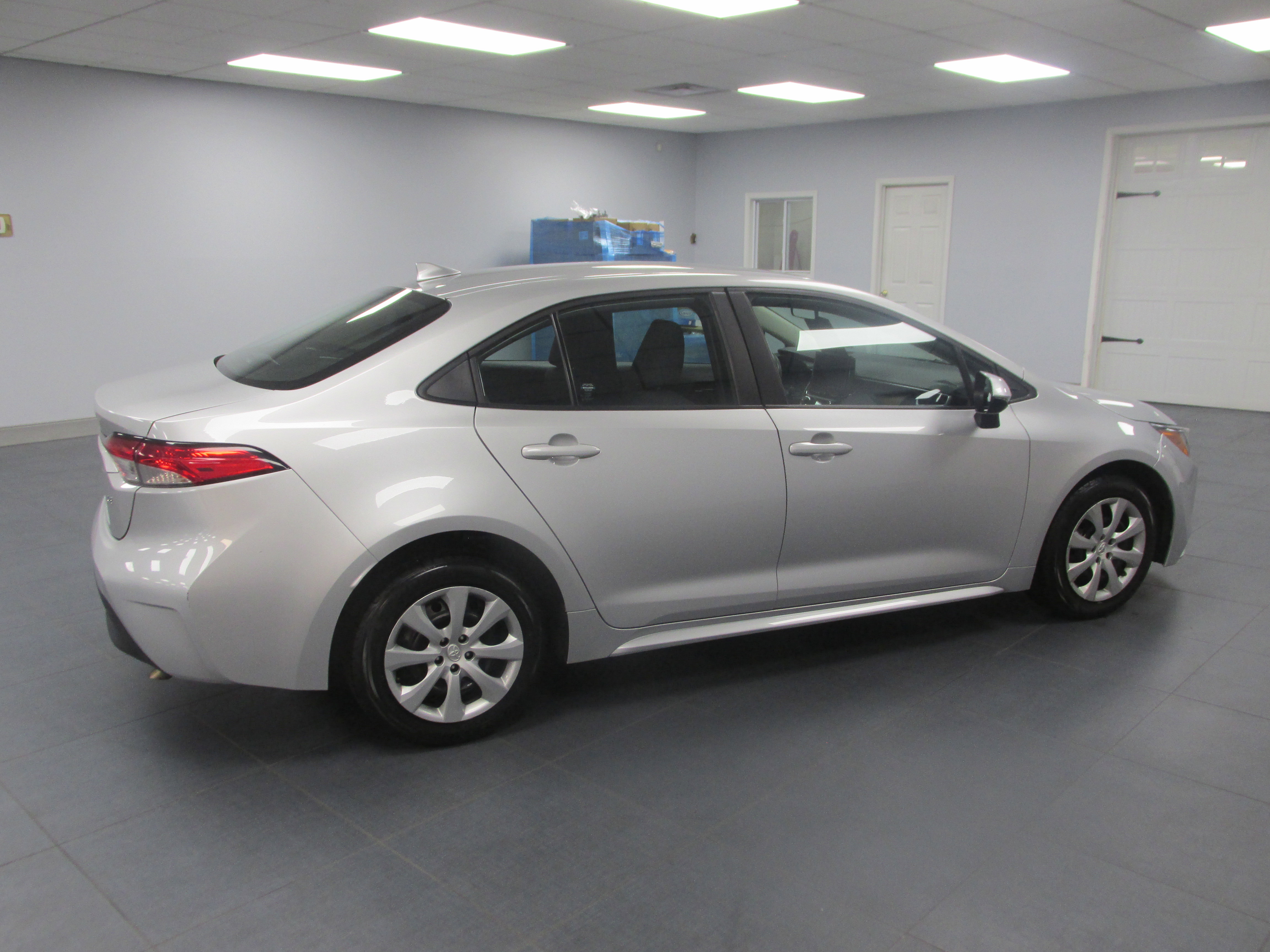 Used 2023 Toyota Corolla LE FWD image 4