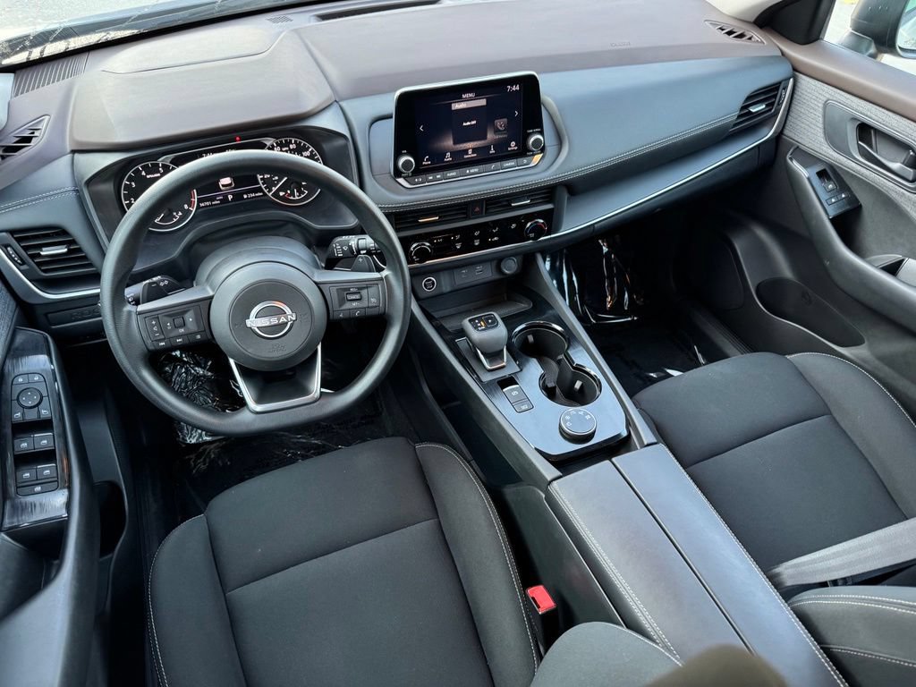 Used 2023 Nissan Rogue S AWD/4WD image 10