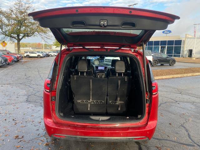 Used 2025 Chrysler Pacifica Limited image 9