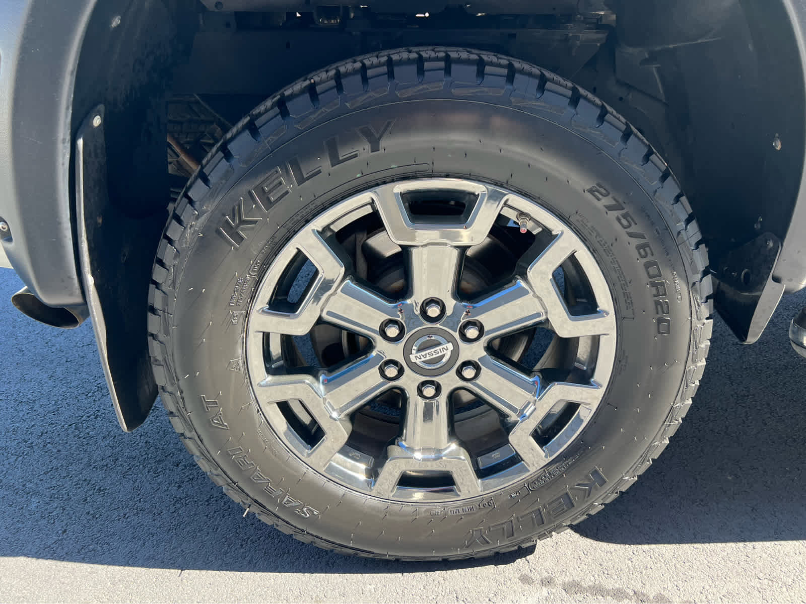 Used 2017 Nissan Titan SV image 15