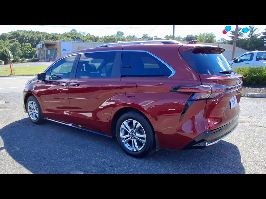 Used 2023 Toyota Sienna Platinum AWD/4WD image 6