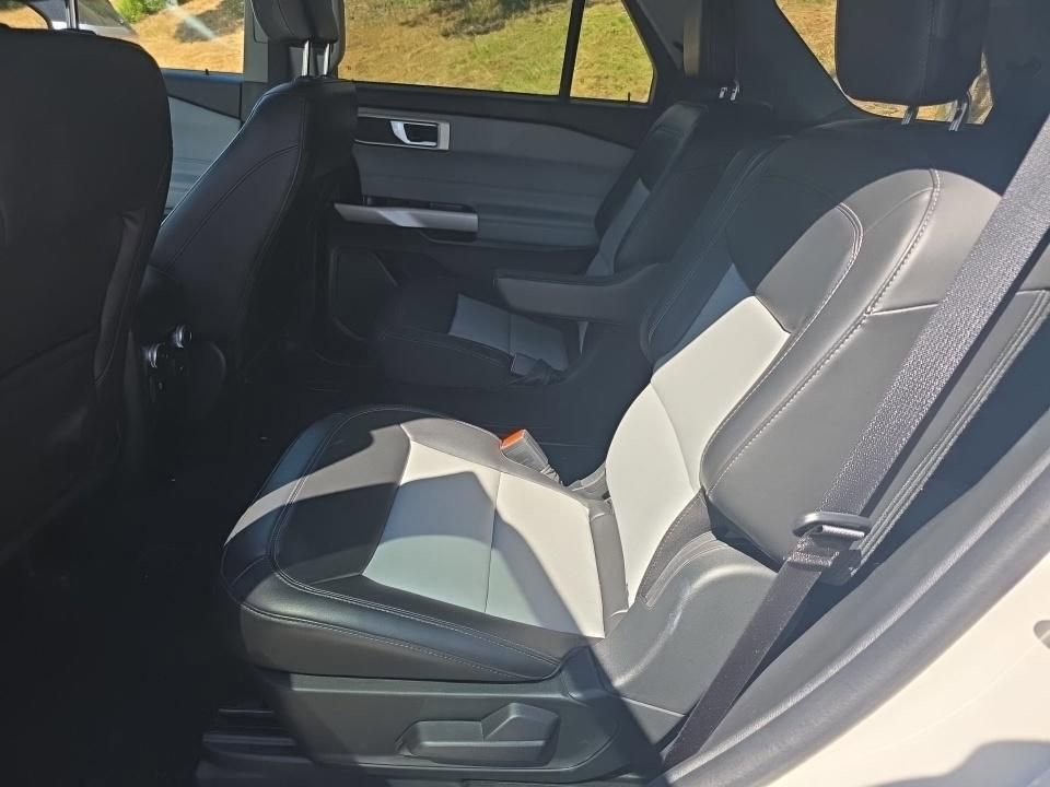 Certified 2022 Ford Explorer XLT w/ Equipment Group 202A image 3