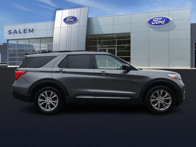 Certified 2023 Ford Explorer XLT w/ Equipment Group 202A AWD/4WD image 2