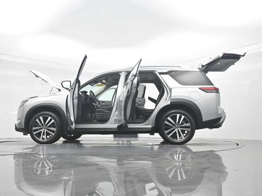 Used 2023 Nissan Pathfinder Platinum AWD/4WD image 53
