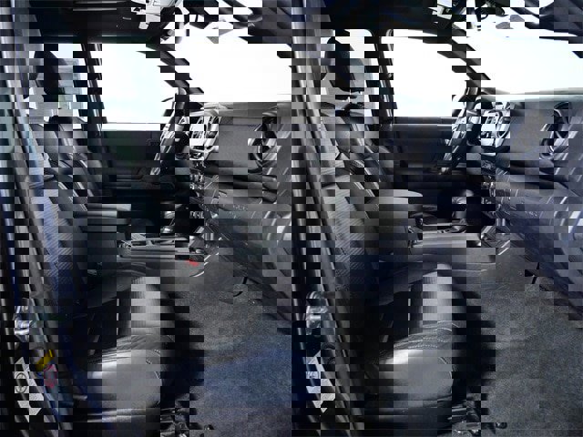 Used 2020 Toyota Tacoma TRD Sport image 11