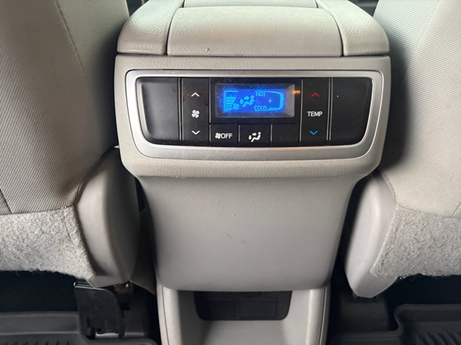 Used 2019 Toyota Highlander LE AWD/4WD image 16