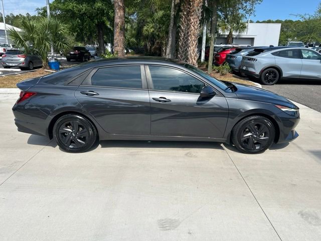 Used 2022 Hyundai Elantra SEL FWD image 3