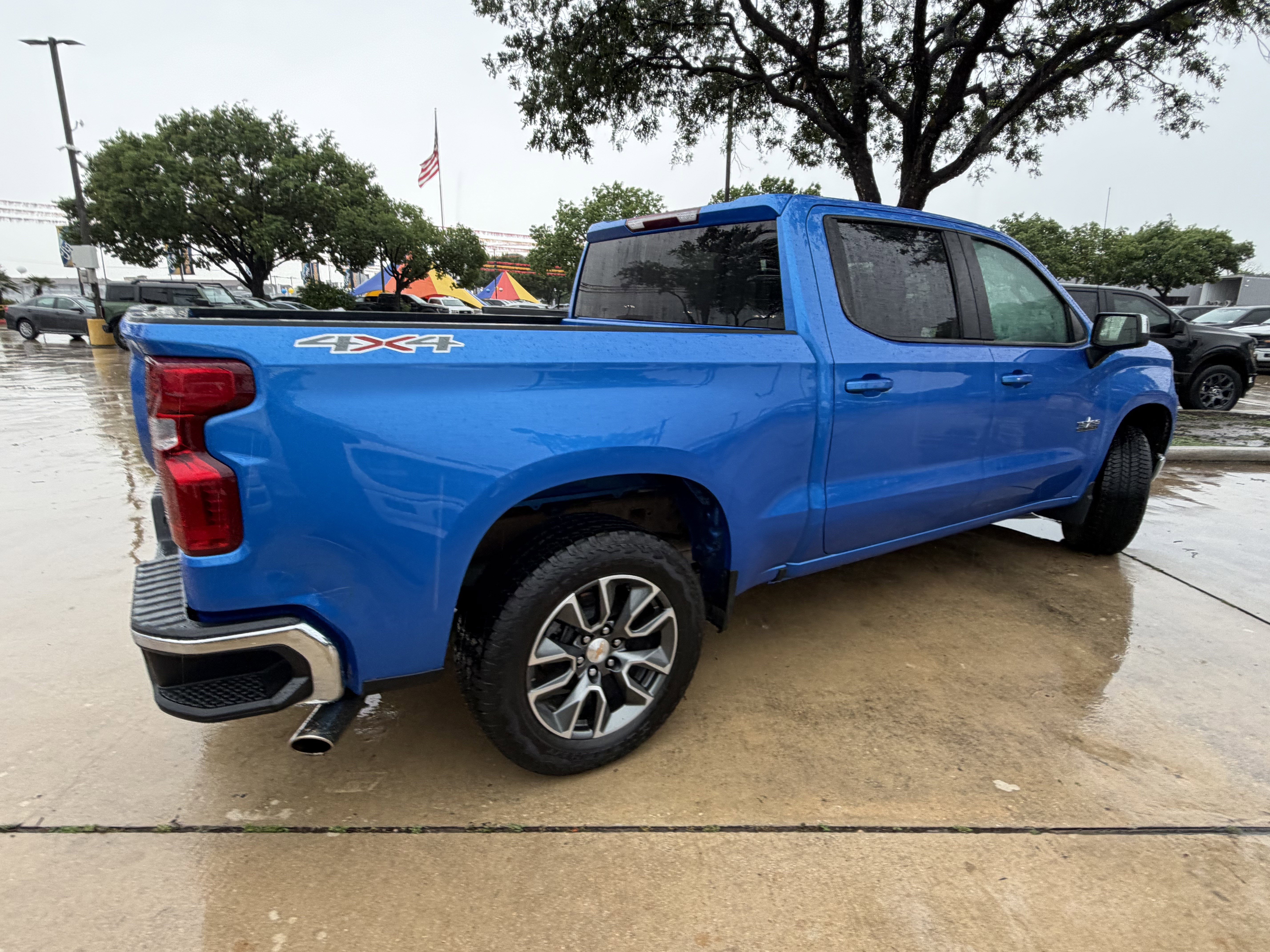 Used 2025 Chevrolet Silverado 1500 LT AWD/4WD image 8