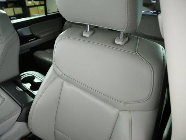 Certified 2025 Ford Expedition Active AWD/4WD image 17
