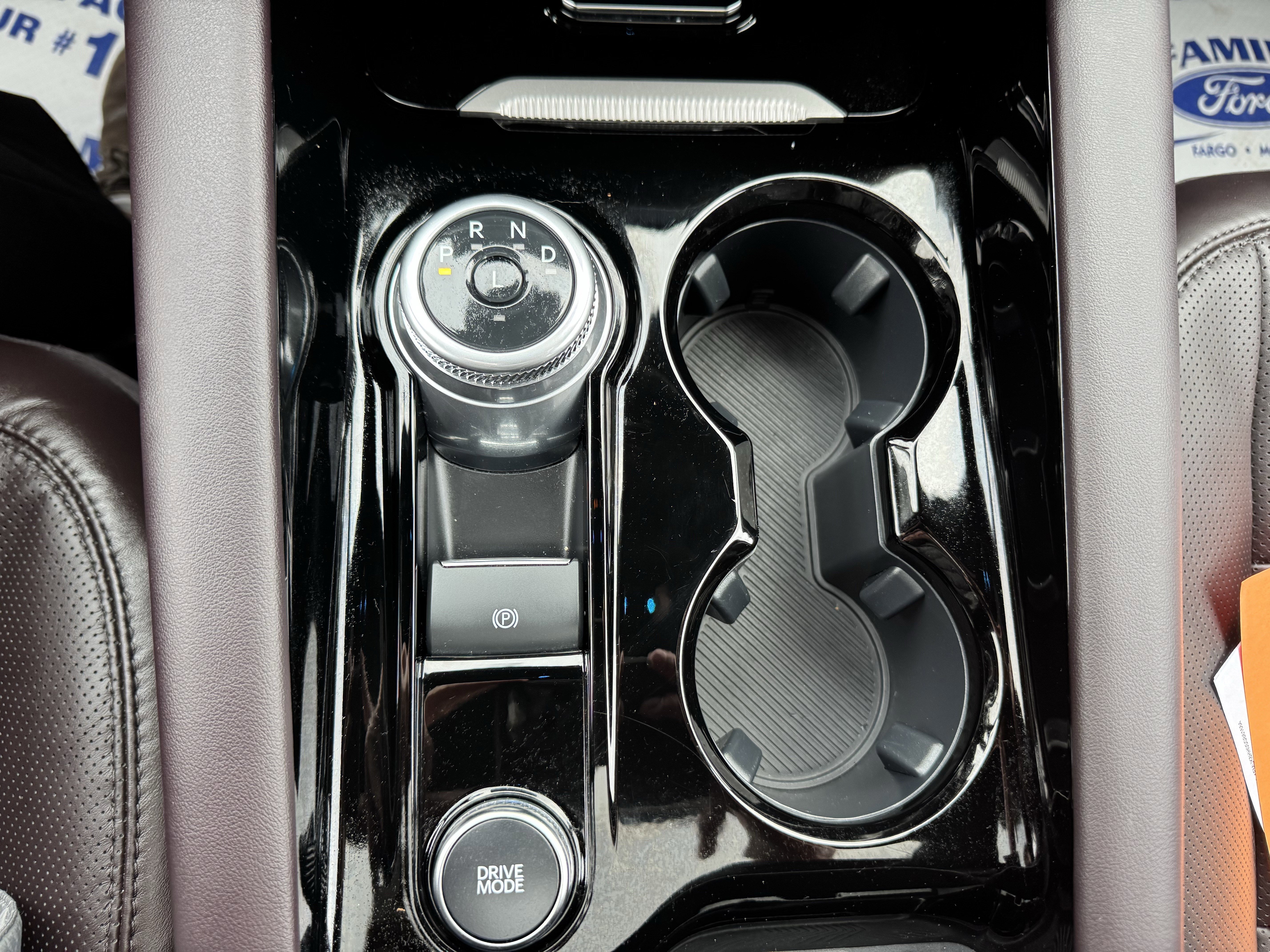 Certified 2025 Ford Explorer Platinum w/ LUX Leather Package image 17