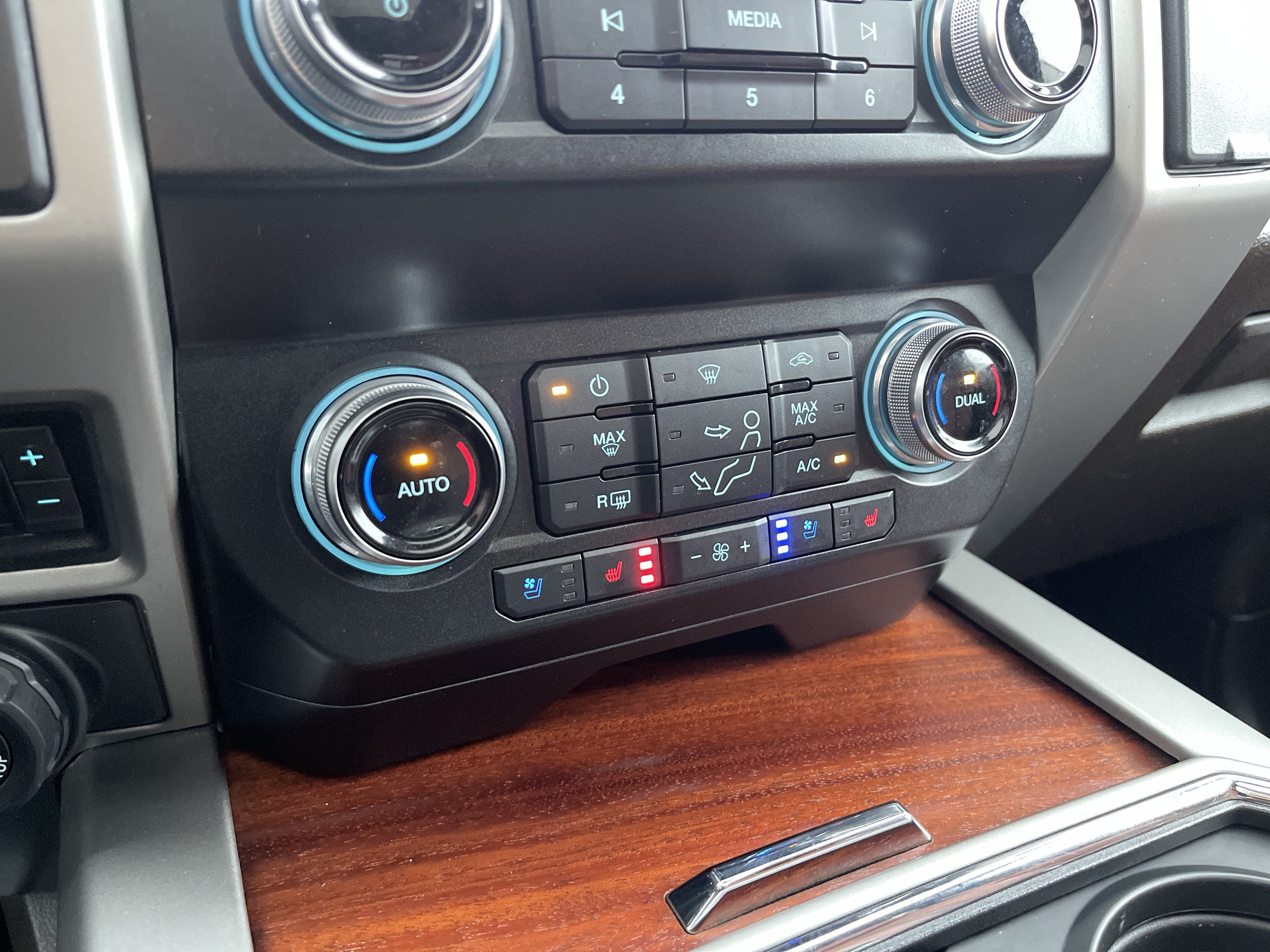 Certified 2020 Ford F350 King Ranch w/ FX4 Off-Road Package AWD/4WD image 21