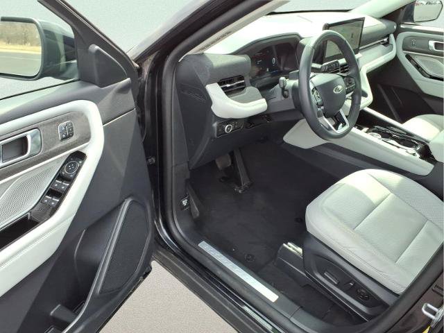 Certified 2025 Ford Explorer Platinum w/ LUX Leather Package AWD/4WD image 8