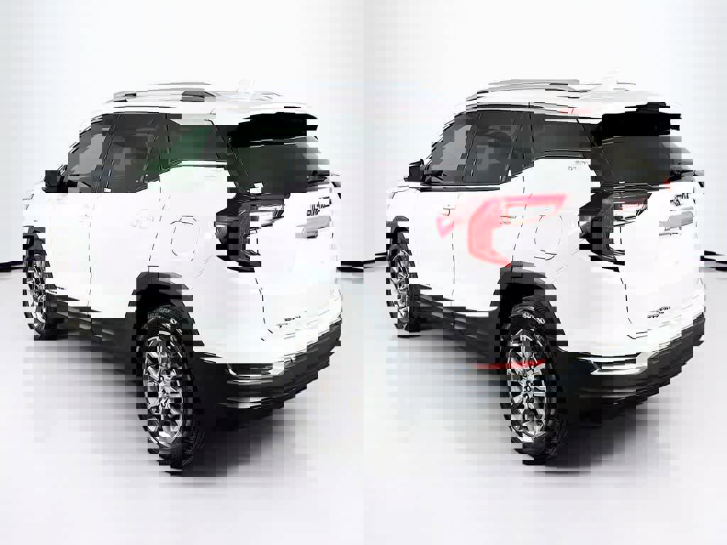 Used 2024 GMC Terrain SLT image 3