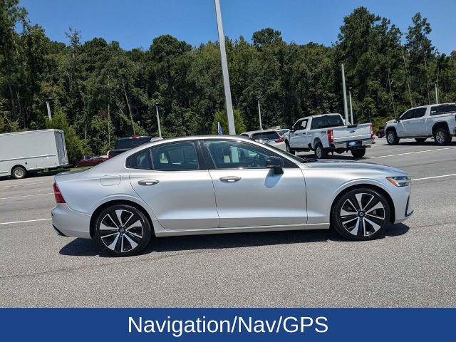 Used 2022 Volvo S60 B5 Momentum w/ Premium Package FWD image 4