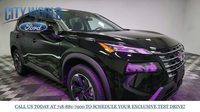 Used 2024 Nissan Rogue SV image 2