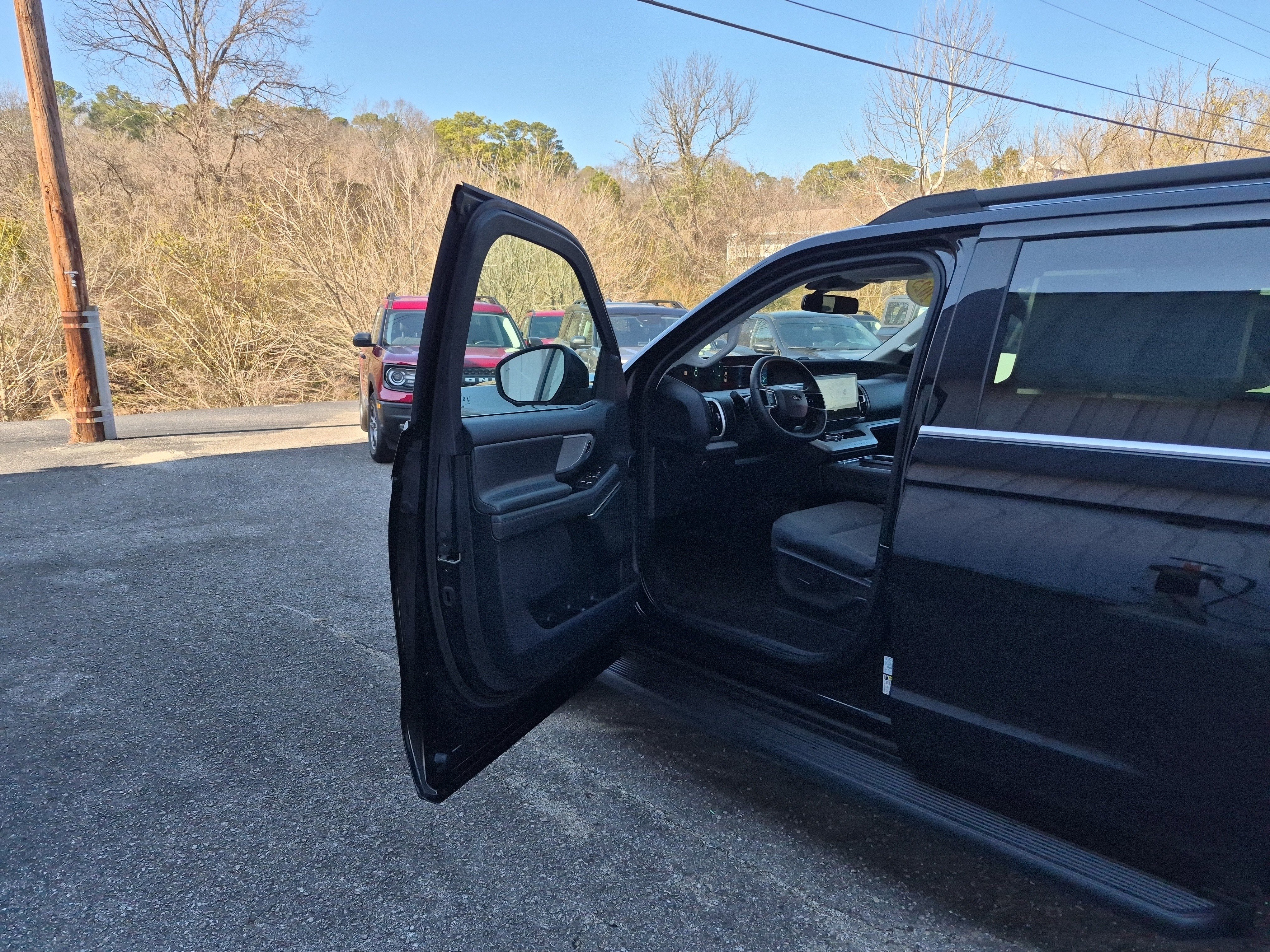 Certified 2025 Ford Expedition Active image 8