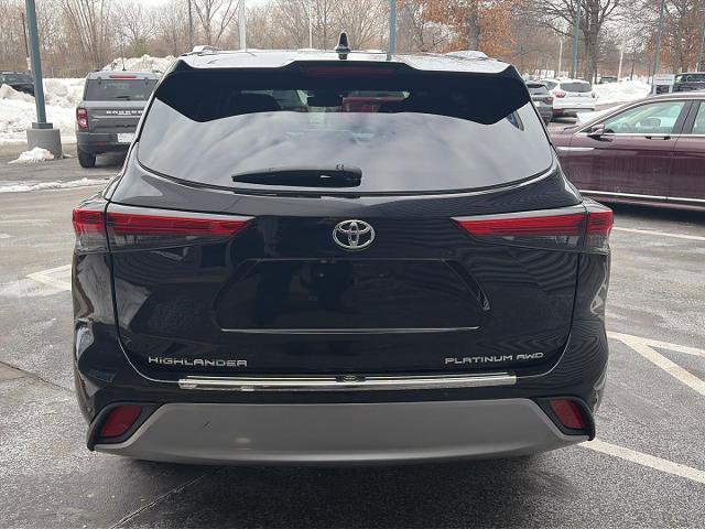 Used 2021 Toyota Highlander Platinum image 4
