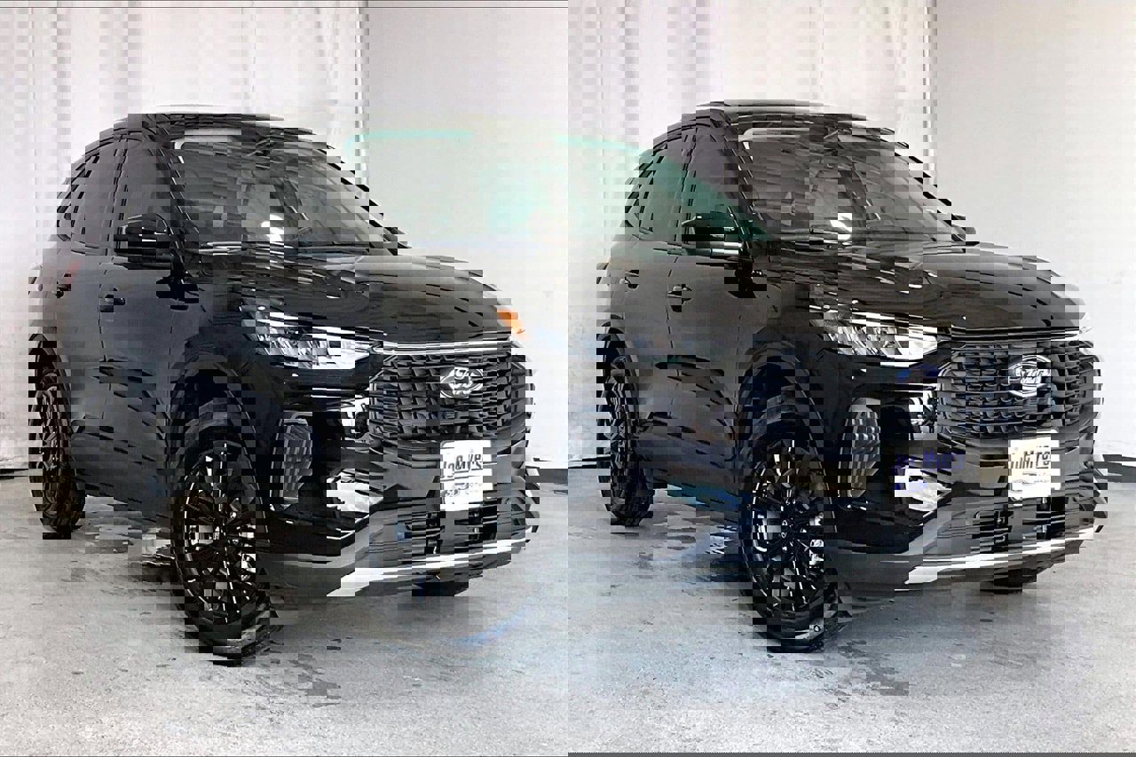 Certified 2025 Ford Escape Active w/ Tech Pack #1 image 1