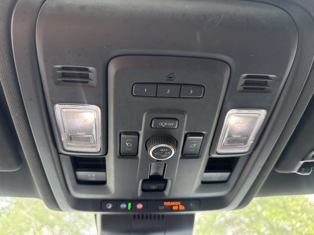 Used 2023 Chevrolet Suburban High Country w/ LPO, Illumination Package AWD/4WD image 31