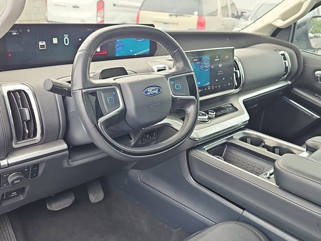 Certified 2025 Ford Expedition Platinum AWD/4WD image 11