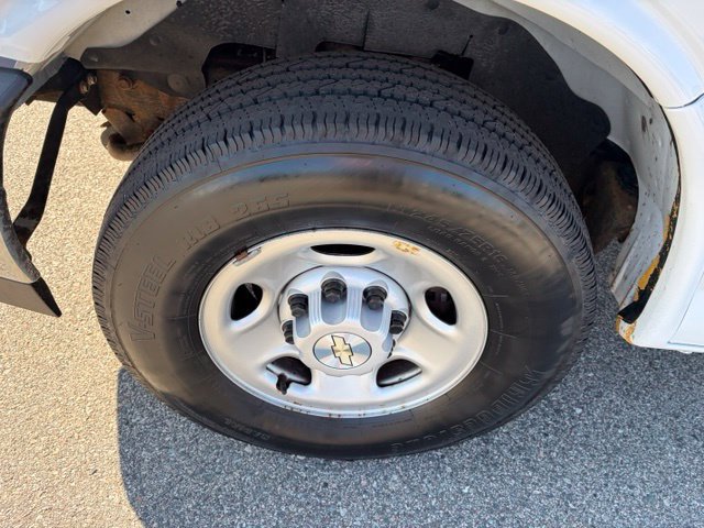 Used 2022 Chevrolet Express 2500 w/ Driver Convenience Package RWD image 9