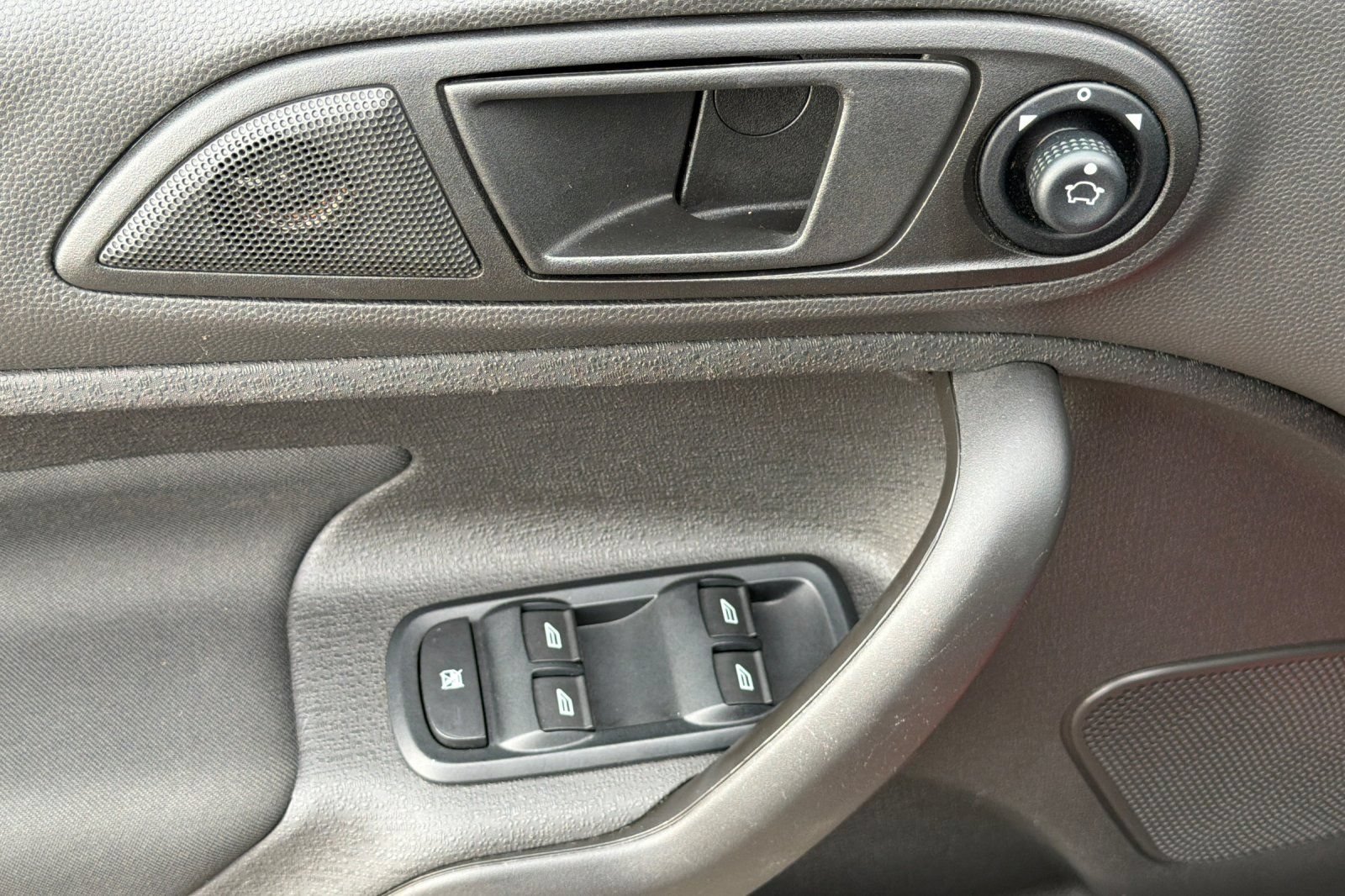 Certified 2017 Ford Fiesta SE FWD image 17