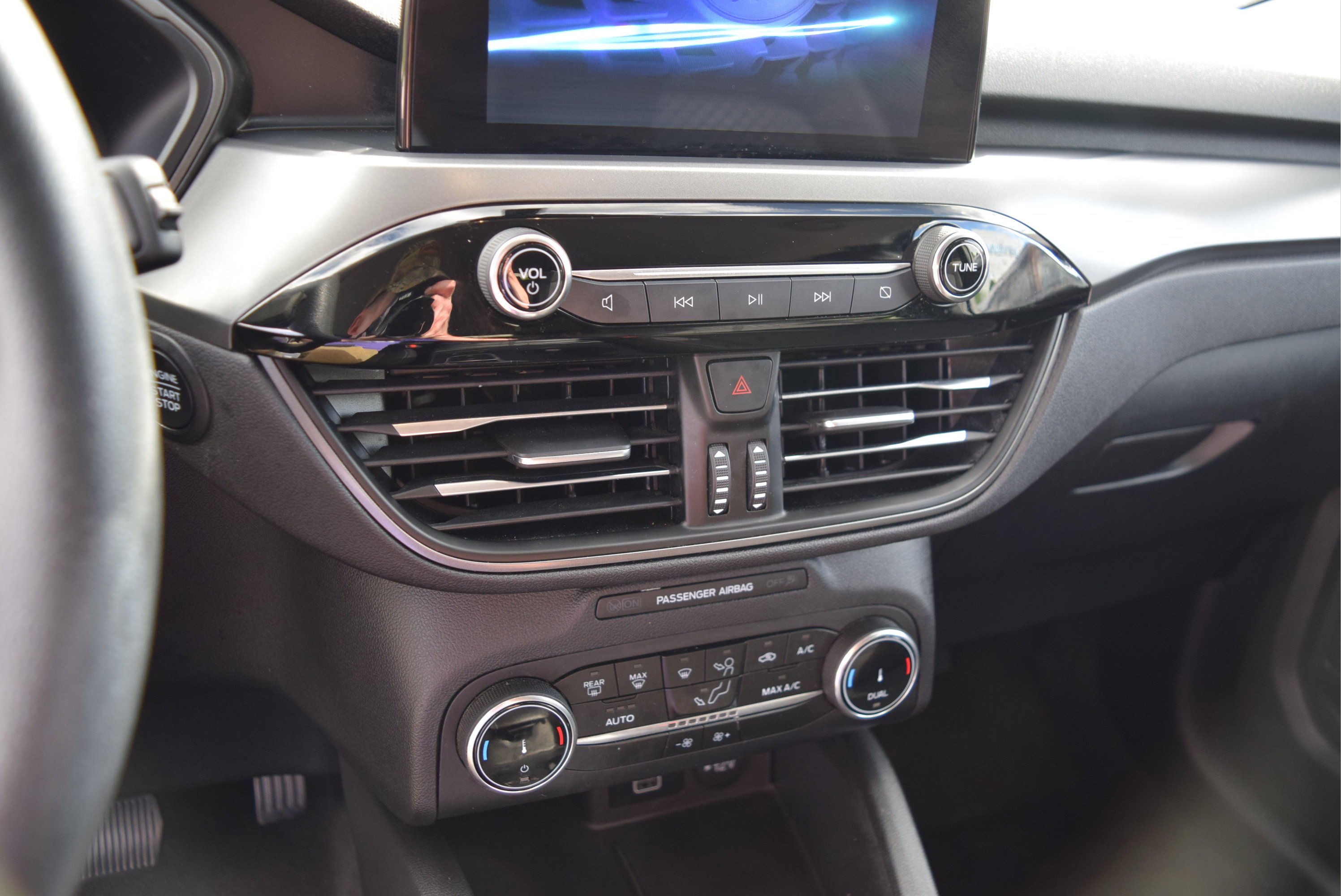 Certified 2025 Ford Escape Active AWD/4WD image 14