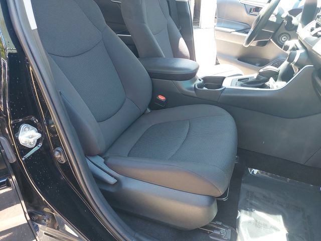 Used 2021 Toyota RAV4 LE AWD/4WD image 10