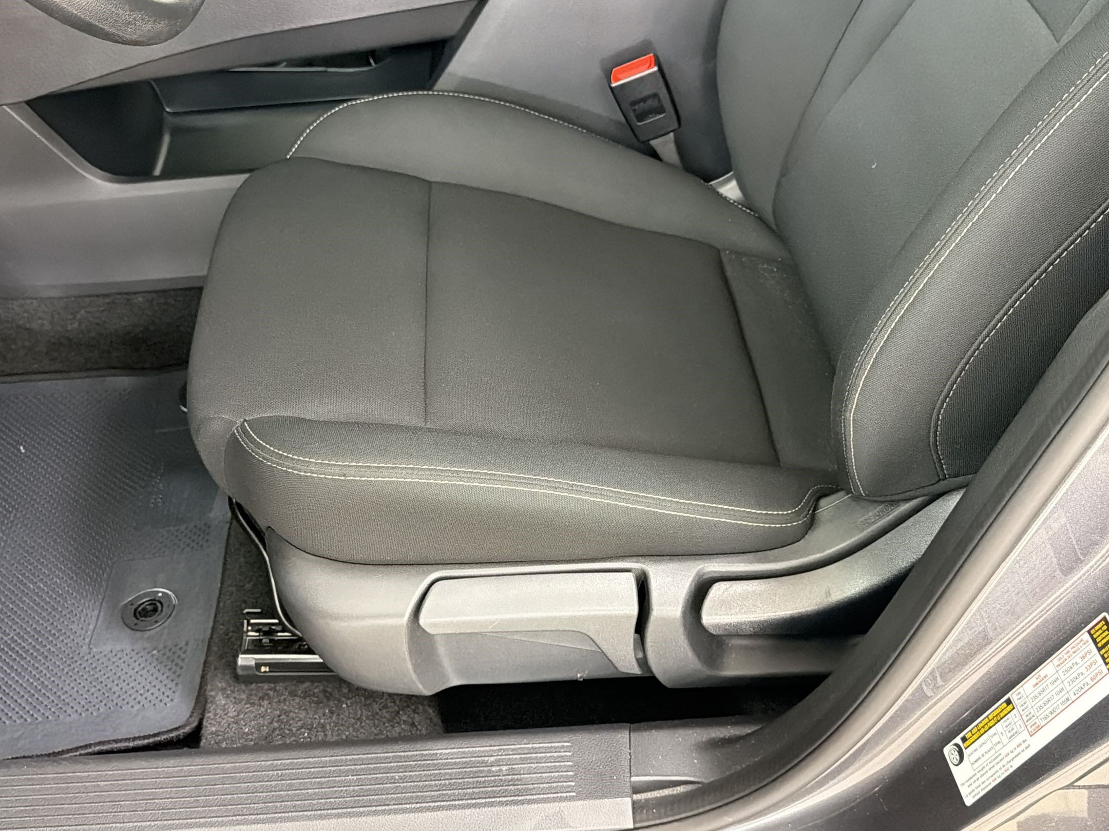 Used 2025 Nissan Rogue S AWD/4WD image 15