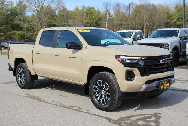 Used 2024 Chevrolet Colorado Z71 w/ Z71 Convenience Package 2 AWD/4WD image 3