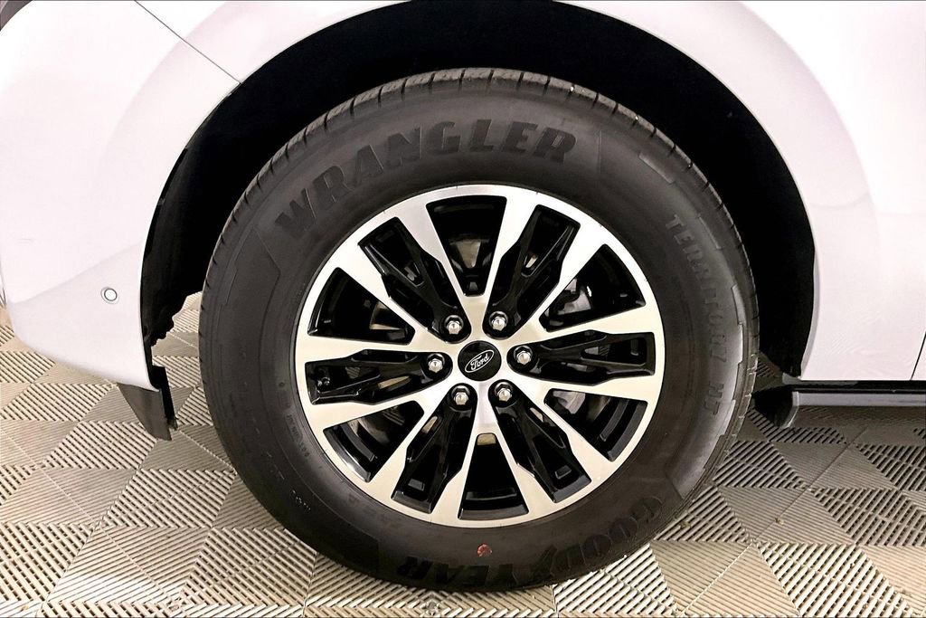 Certified 2025 Ford Expedition Platinum AWD/4WD image 7