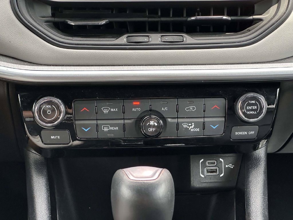 Used 2025 Jeep Compass Limited AWD/4WD image 18