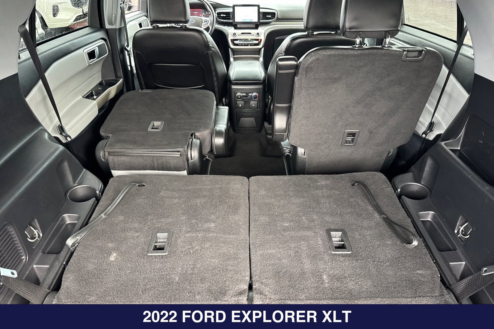 Certified 2022 Ford Explorer XLT w/ Equipment Group 202A RWD image 18