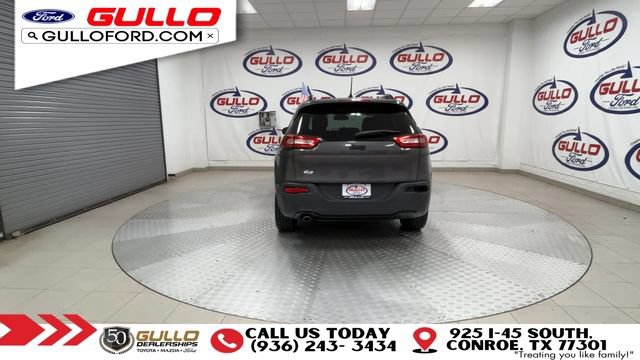 Used 2018 Jeep Cherokee Latitude w/ Altitude Package FWD image 7