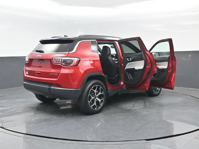 Used 2025 Jeep Compass Limited AWD/4WD image 28