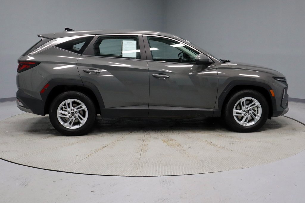 Used 2025 Hyundai Tucson SE image 6