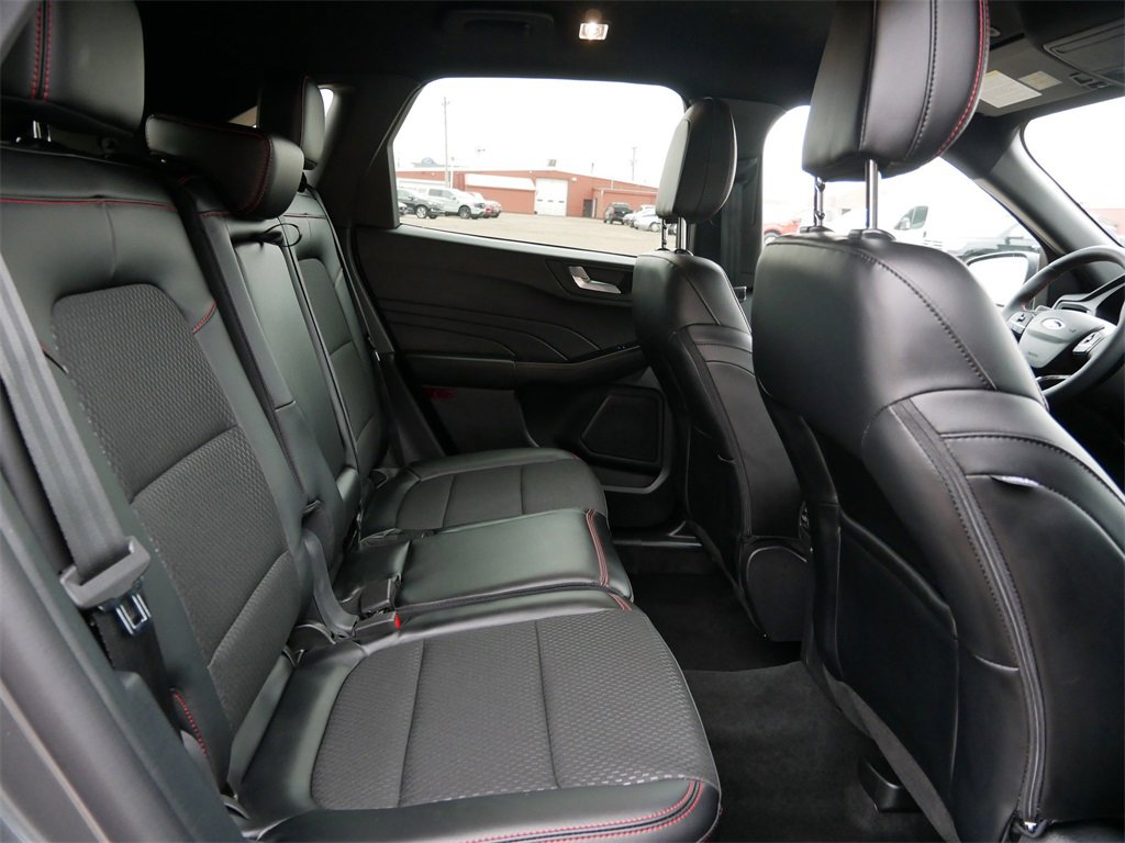 Certified 2025 Ford Escape ST-Line w/ Cold Weather Package image 9